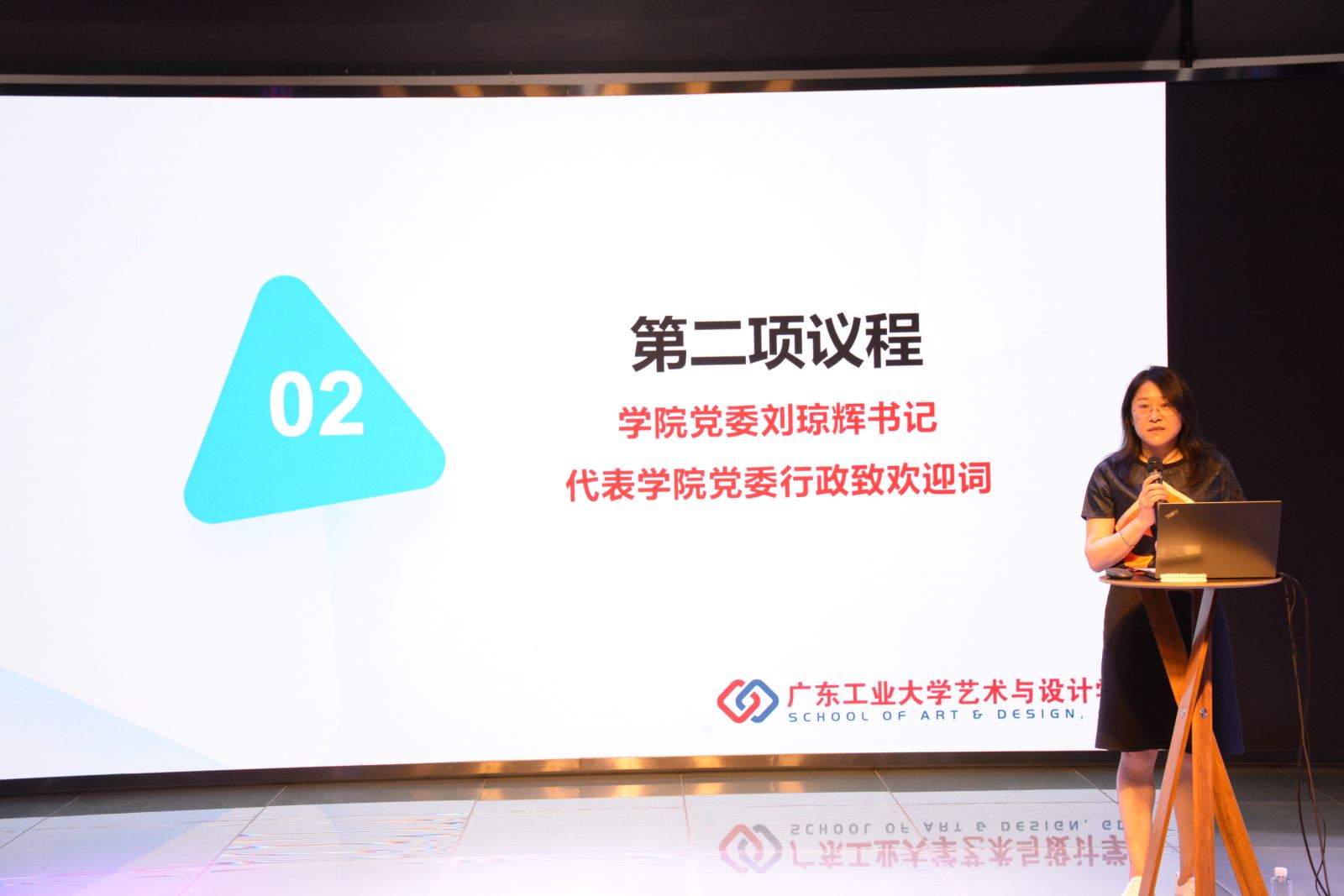 艺研艺行（一）69书吧
成功召开2021级研究生新生入学教育动员大会