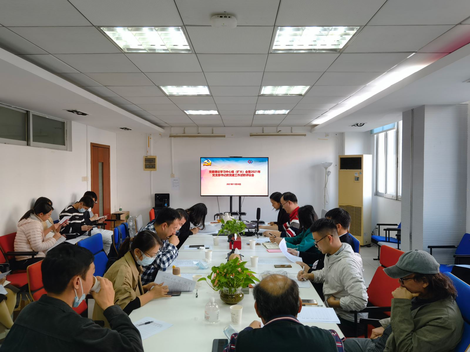 69书吧
开展党支部书记抓党建工作述职评议会