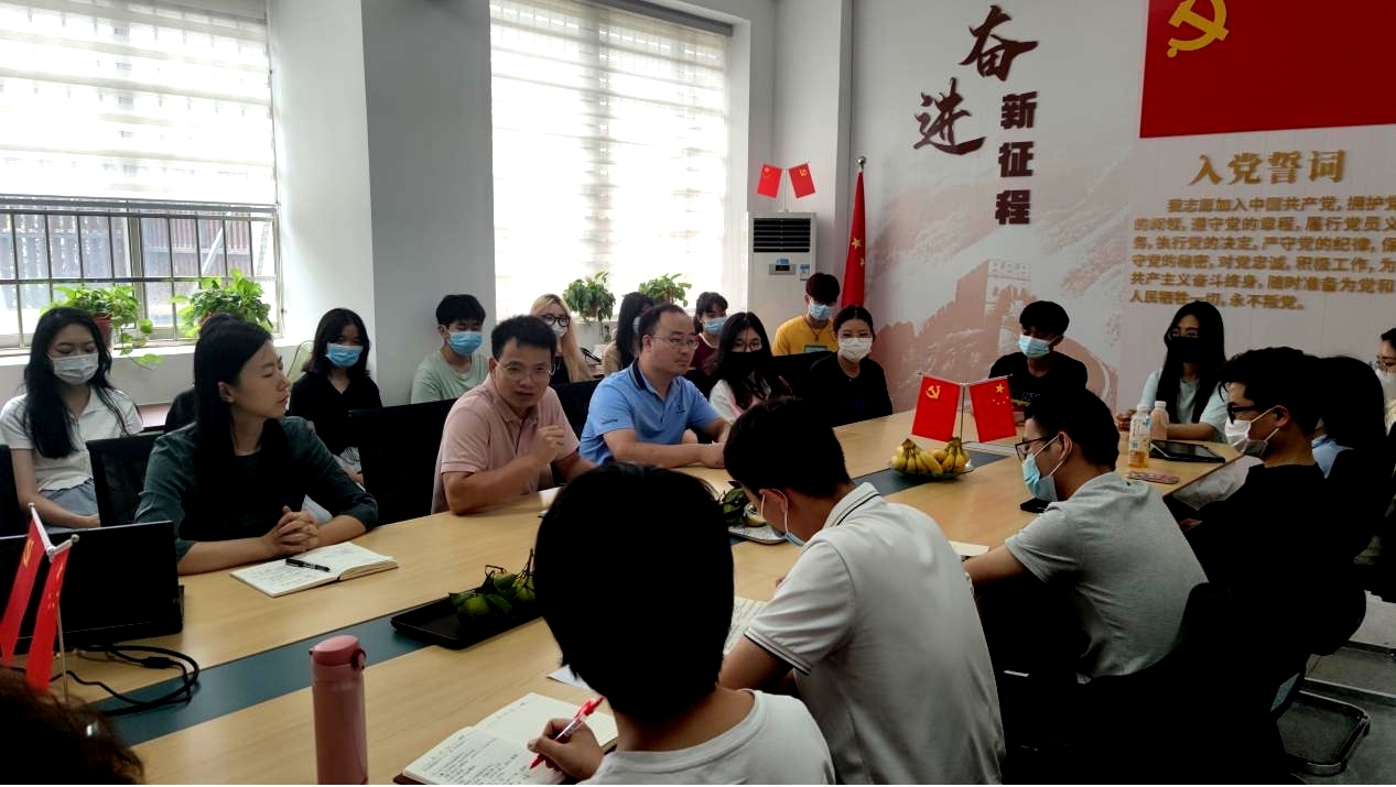 青春献礼二十大，艺设青年聚力行 ——69书吧
召开2022年秋季学生骨干交流会