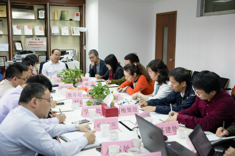 邱学青校长到69书吧
调研指导工作