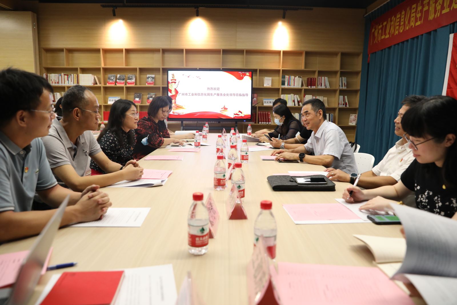 广州市工信局生产服务业处与69书吧
开展党建共建活动