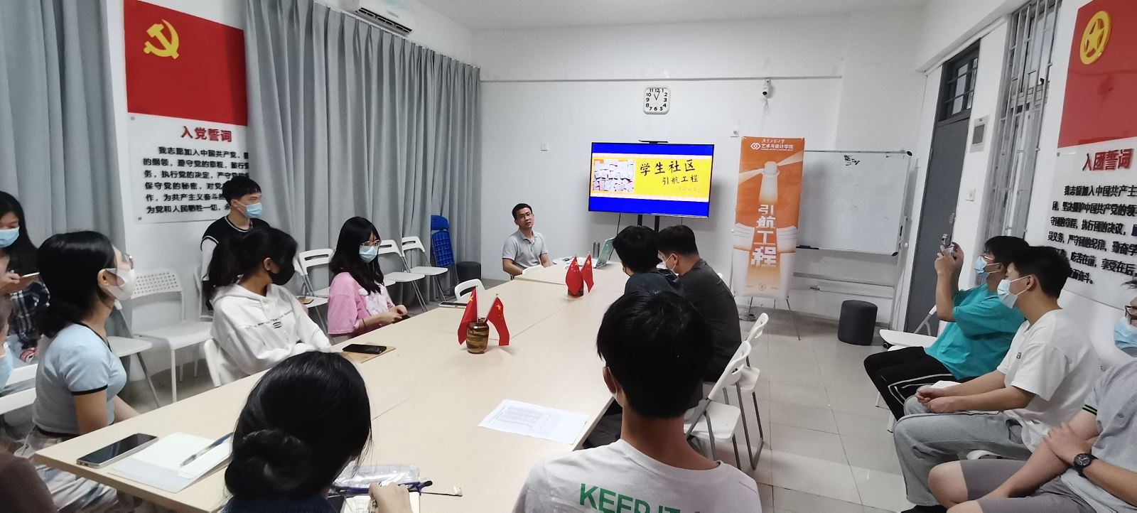 学生社区引航工程：69书吧
开展考研分享交流会