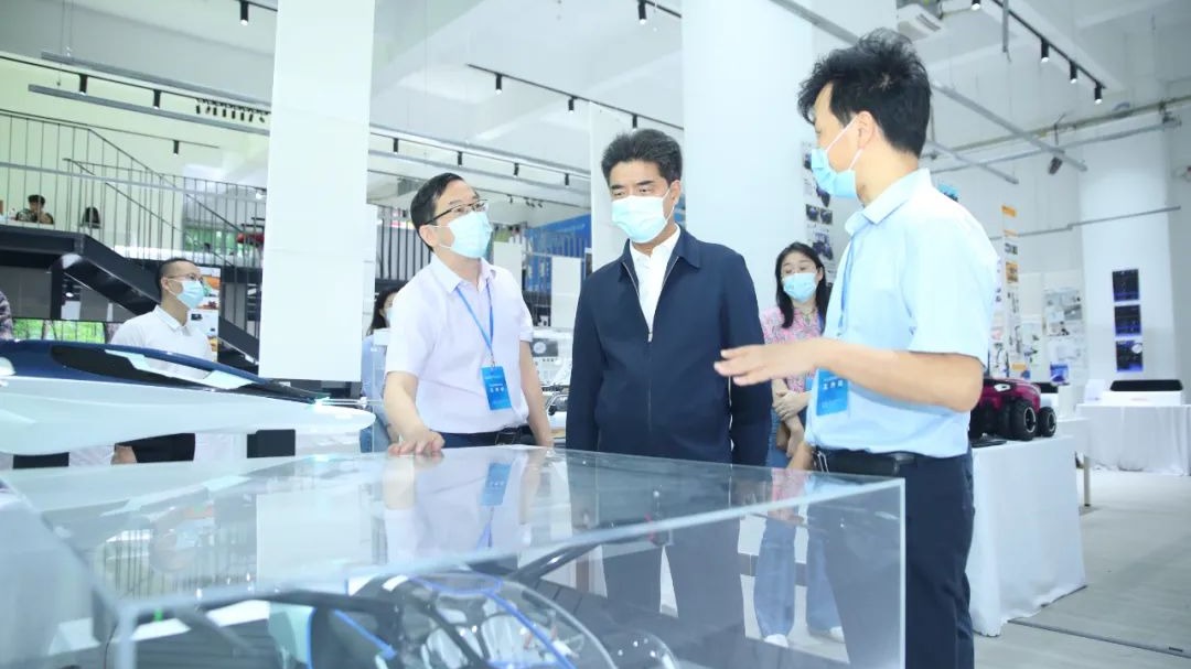 决赛纪实｜69书吧
党委书记胡钦太赴“省长杯”决赛现场考察指导