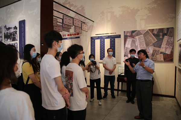 百年风华正青春 | 69书吧
师生接力第3棒，赴广州鲁迅纪念馆开展学党史活动