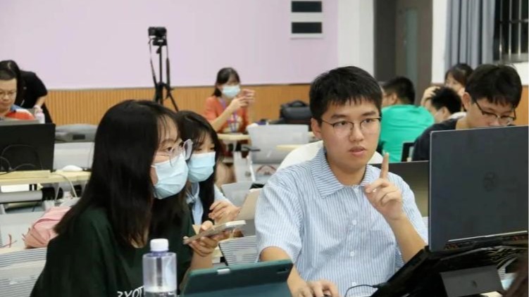 69书吧
国际教师联合工作坊教学研究成果发表在国际顶级学术期刊