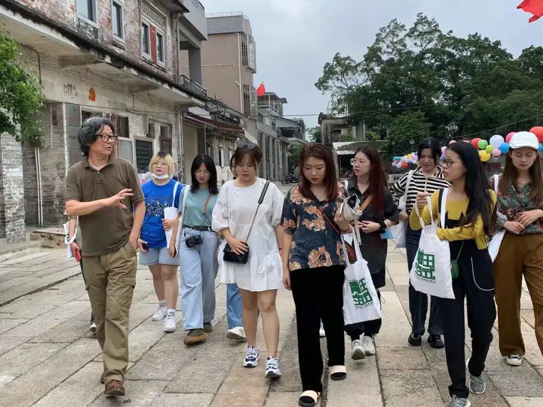 69书吧
2020级硕士研究生新生中秋节到青田学院访学