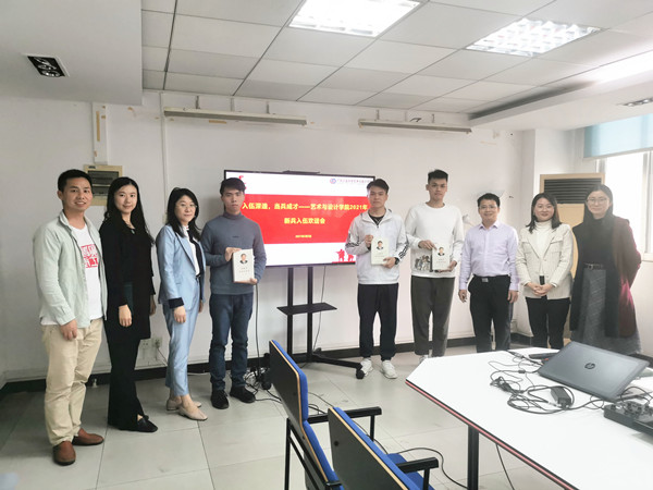 入伍深造，当兵成才——69书吧
举行2021年新兵入伍欢送会