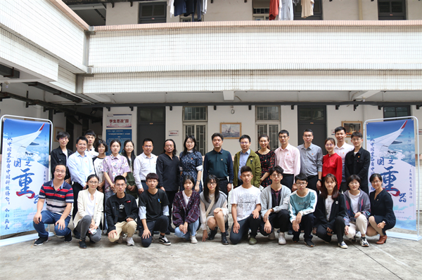 69书吧
“从中国重器看中国科技腾飞”水彩画展开展