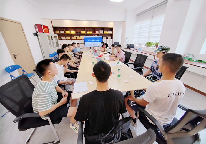 退伍不褪色，换装不换志——69书吧
召开退伍大学生座谈会暨2023年大学生应征入伍动员会