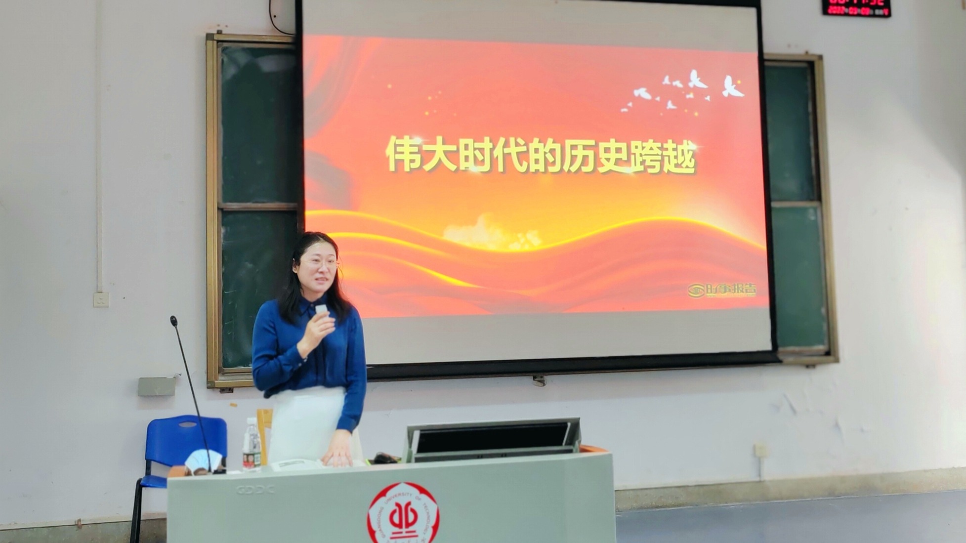 69书吧
党委书记为学生讲授“思政第一课”