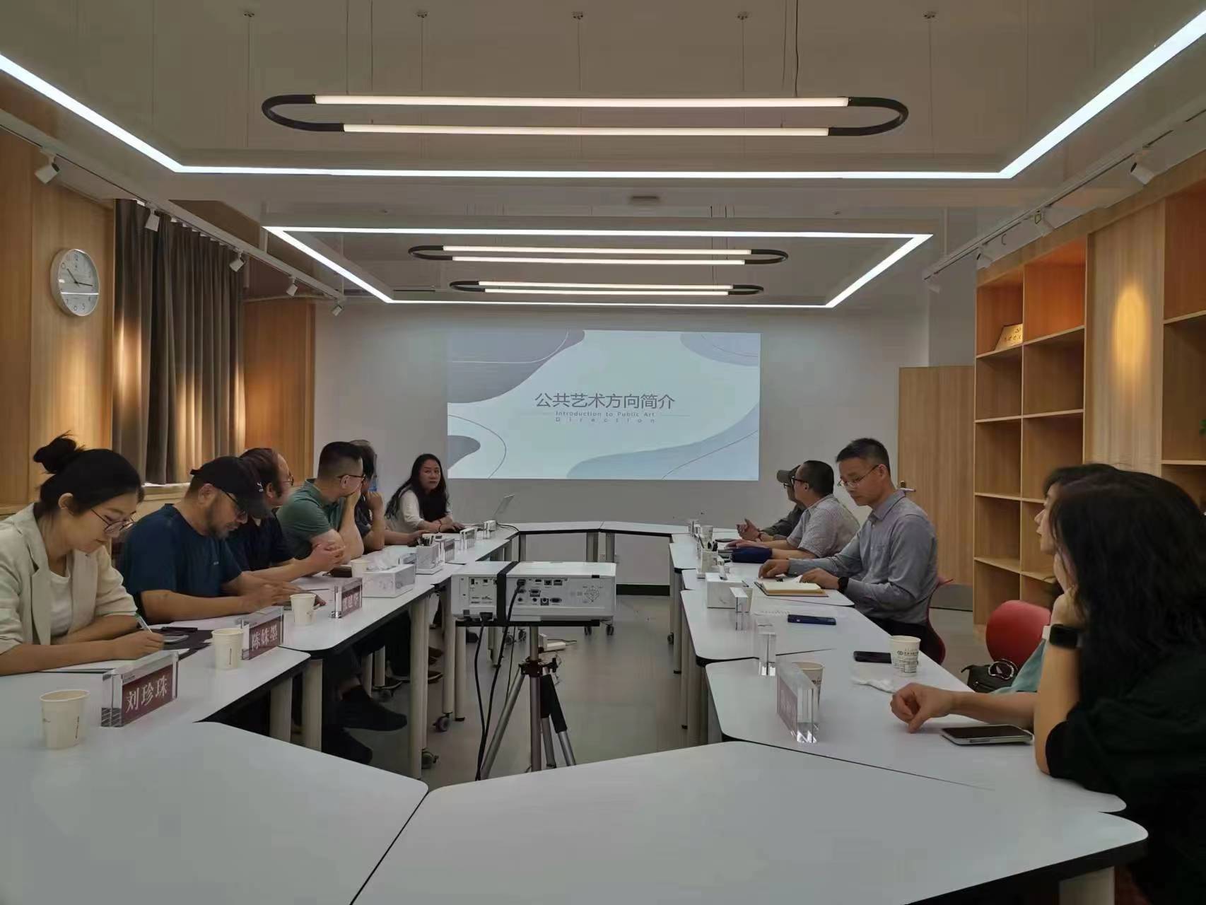 广州工商学院美术学院同行到69书吧
调研交流