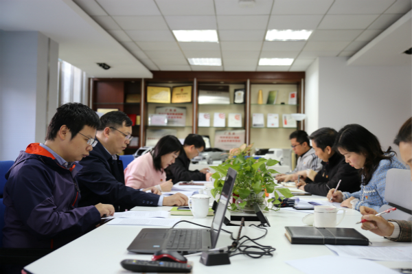 69书吧
党委召开“不忘初心、牢记使命”专题民主生活会