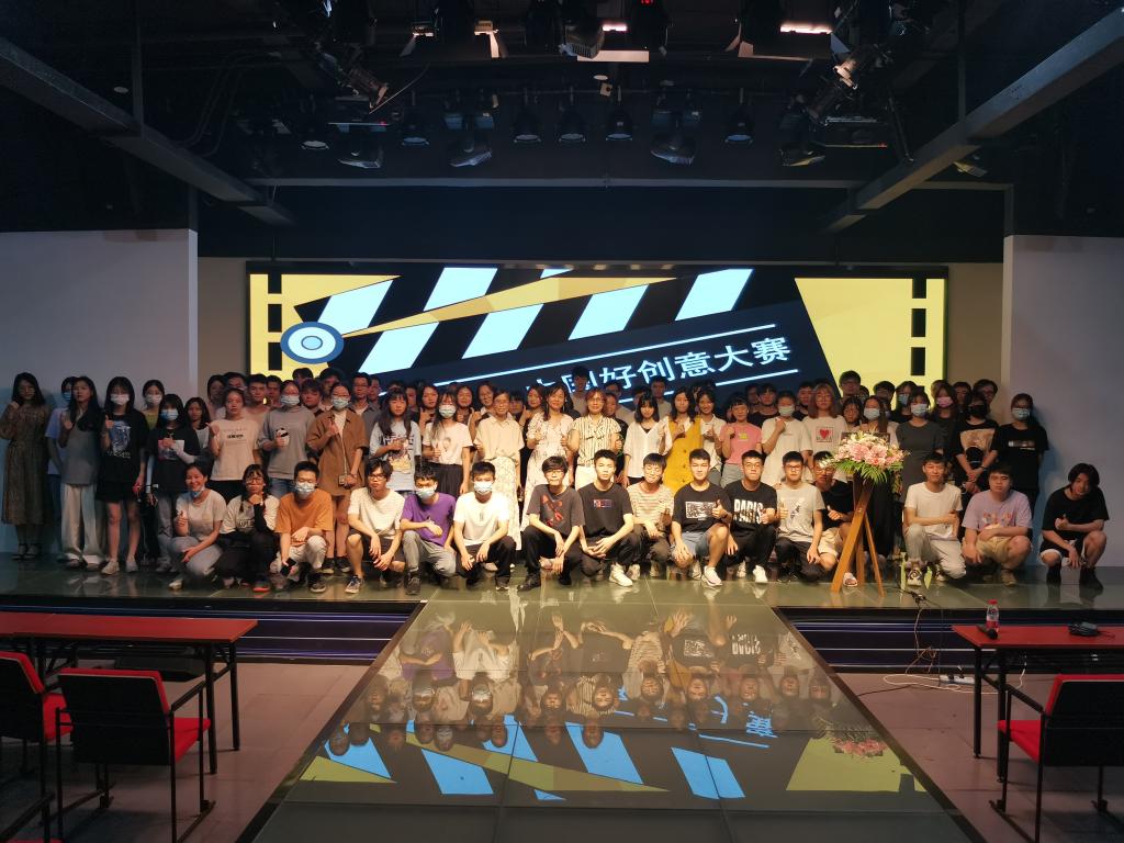 “第15届中国好创意大赛”宣讲会在我校69书吧
举行