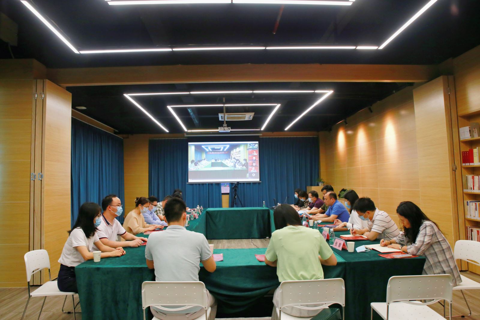 为人民设计：纪念毛泽东同志 《在延安文艺座谈会上的讲话》发表80周年研讨会成功举办