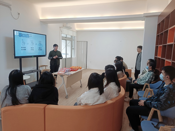 69书吧
举行2022届考研学生慰问活动